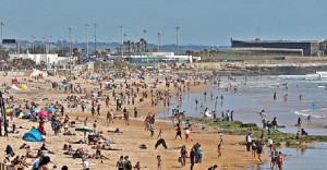 Enchente ontem na Praia de Carcavelos