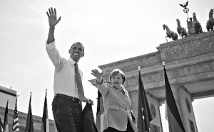 Presidente dos Estados Unidos e Angela Merkel na Porta de Brandemburgo, em Berlim