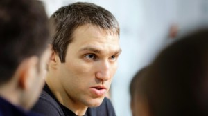 Alex Ovechkin durante uma conferência de imprensa - 14 maio, 2013 em Arlington, Virgínia (AP Photo / Alex Brandon)