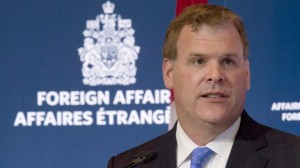 John Baird durante uma conferência de imprensa (The Canadian Press/Adrian Wyld)