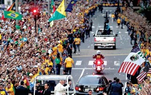 O papa Francisco passeou pelo centro do Rio num jipe aberto