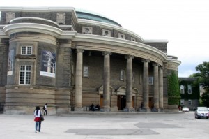  Convocation Hall, da Universidade de Toronto. Cortesia de bobistraveling