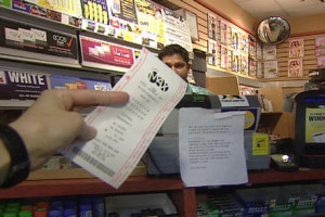 Foto de arquivo de um bilhete Lotto Max. CityNews