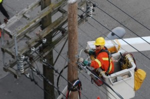  Um trabalhador da Hydro Toronto em trabalho. Foto de arquivo: The Canadian Press/Boris Spremo