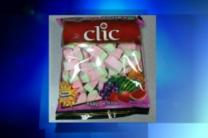 Clic Marshmallow Morango Aromatizado foi retirado das prateleiras porque contém leite não mencionado no rótulo. Handout / CFIA 