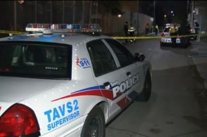 A polícia investiga um esfaqueamento na Bulwer Street, no centro de Toronto, a 26 de outubro de 2013. CityNews