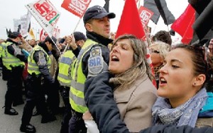 Protesto dos funcionários públicos não trava saídas (Foto de João Miguel Rodrigues)