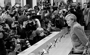  Merkel conseguiu finalmente chegar a acordo como SPD para formar uma coligação governativa  (SOEREN STACHE/EPA)