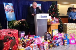 Rob Ford iniciou a sua campanha anual do brinquedo na terça-feira. CityNews