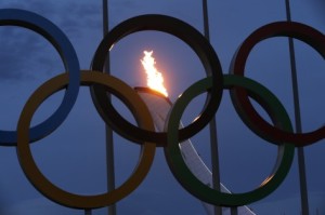 A tocha olímpica é testada antes do início dos Jogos Olímpicos de Inverno de 2014, no Parque Olímpico, 27 de janeiro de 2014, em Sochi, na Rússia. Associated Press / David J. Phillip