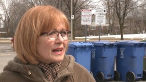 Karen Messier, uma vereadora de Beaconsfield, diz que os residentes locais produzem a segunda maior quantidade de resíduos de aterro per capita na ilha de Montreal. (CBC)