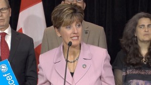 A ministra do Desenvolvimento Internacional Marie-Claude Bibeau fornece uma atualização sobre a ajuda aos refugiados sírios, no dia 13 de abril de 2016