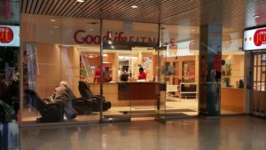 Clube GoodLife Fitness num shopping no centro de Toronto (Google)