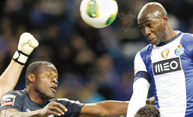 Mangala em ação, ontem, no FC Porto-V.Setúbal, no Dragão