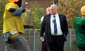 O presidente da cidade de Toronto, Rob Ford, treina os Don Bosco Eagles - foto de arquivo sem data. (CityNews)