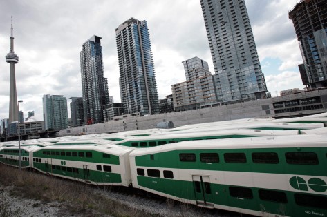 Comboios GO Transit em Toronto (The Canadian Press/Kenneth Armstrong)