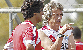 Jorge Jesus com o seu adjunto Raul José