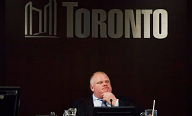 Rob Ford participa numa reunião do comité executivo na câmara municipal de Toronto – 28 de maio, 2013. (The Canadian Press/Michelle Siu)