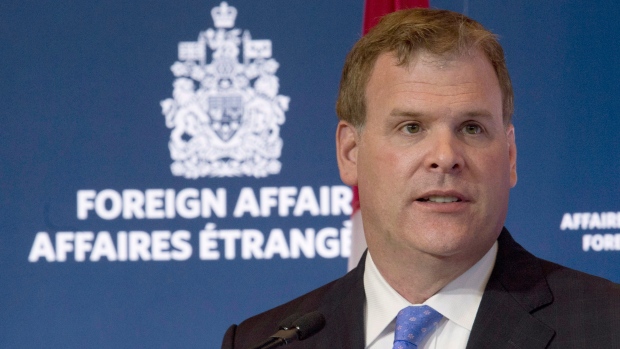 John Baird durante uma conferência de imprensa (The Canadian Press/Adrian Wyld)