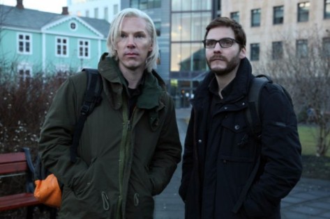 Os atores Benedict Cumberbatch e Daniel Brühl em “The Fifth Estate” (DreamWorks Pictures)