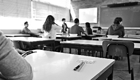 Notas dos exames nacionais em 2013 estiveram em linha com os últimos anos, diz a tutela