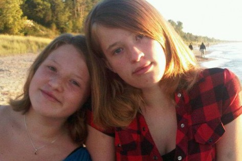 As irmãs Emma e Jenna Kipp, com idades entre os 13 e 16 anos. KIPP família.