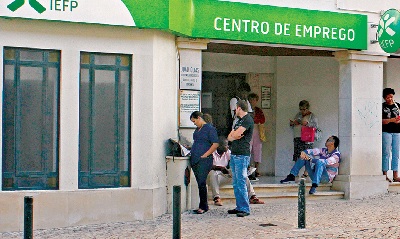 ‘RETOMA’ SÓ DEU EMPREGO A 10 MIL