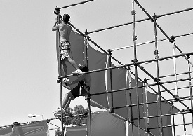 Mais de quatro mil horas de trabalho voluntário erguem o festival