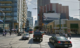 Circulação no cruzamento da King Street West e Spadina Avenue. (Fonte: Google)