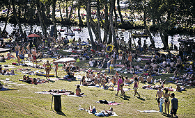 O CENÁRIO IDÍLICO JUNTO AO RIO TABOÃO é o que faz a diferença, para além dos concertos, do Festival de Paredes de Coura