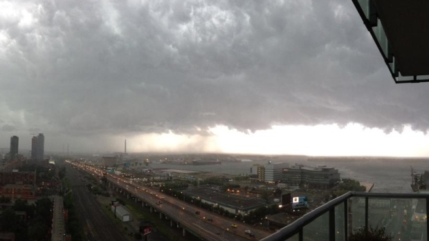 Imagem da tempestade, sexta-feira, 19 julho, 2013. (CP24/Sarah Tratt)