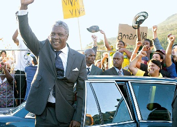 O ator Idris Elba interpreta um Mandela diferente neste filme de Justin Chadwick (Foto Direitos Reservados)