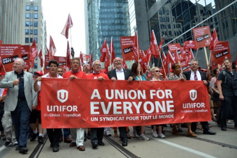 Membros marcham sob a nova aliança sindical. Handout / Unifor