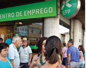 Docentes no desemprego ainda tentam colocação (Foto de Sérgio Lemos)