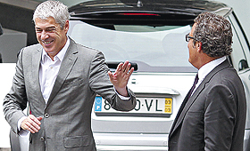 Sócrates almoçou ontem com o presidente da EDP, António Mexia, num restaurante em Lisboa. (TIAGO SOUSA DIAS)