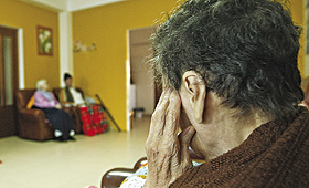Crise social aumenta casos de negligência e maus tratos aos mais velhos. (SÉRGIO LEMOS)
