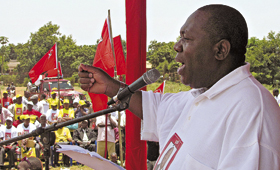 O candidato que encabeça as listas da Frelimo ao município de Chimoio, Raul Conde (ANDRÉ CATUEIRA/LUSA)