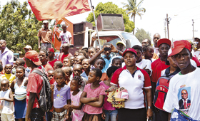 O líder do MDM acusa os apoiantes da Frelimo (na foto) de agressões em conluio com a polícia (ANTÓNIO SILVA/LUSA)