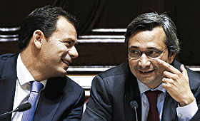 Luís Montenegro (PSD) e Nuno Magalhães (CDS) aprovaram alterações ao Orçamento. (MIGUEL A. LOPES / LUSA)