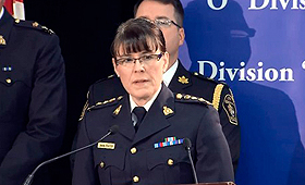 Jennifer Strachan, superintendente-chefe da RCMP, durante a conferência de imprensa, em Toronto. (1 de dezembro de 2013. CityNews)