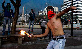 Manifestantes não desarmam e repetem protestos em Caracas e no estado de Táchira. (Miguel Gutierrez/EPA)