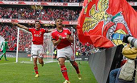 BENFICA CAMPEÃO NACIONAL AO VENCER OLHANENSE POR 2-0