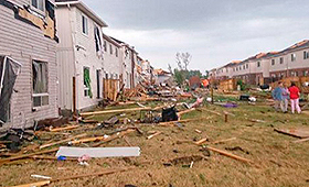 David Cooper tirou esta foto de casas na povoação de Essa, em Angus, que foram destruídas por um tornado na terça-feira à tarde.