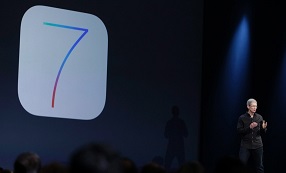 O CEO da Apple, Tim Cook, fala sobre o novo iOS 7, durante o discurso de abertura da Apple Worldwide Developers Conference, em San Francisco - 10 de junho, 2013. (AP Photo / Eric Risberg)