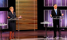 Kathleen Wynne e o líder Conservador do Ontário, Tim Hudak, durante o debate de líderes provinciais do Ontário em Toronto - 3 junho de 2014. THE CANADIAN PRESS/POOL-Mark Blinch