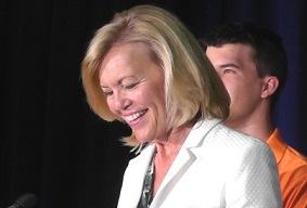 Christine Elliott nesta foto de arquivo