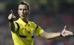 INGLÊS MARK CLATTENBURG ARBITRA FINAL DA SUPERTAÇA EUROPEIA