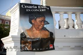 CABO VERDE PROMOVE “DIA DO PÉ DESCALÇO” EM HOMENAGEM À CANTORA CESÁRIA ÉVORA