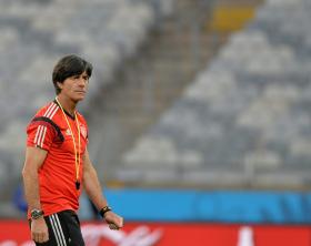 JOACHIM LÖW REPARTE TÍTULO MUNDIAL COM TÉCNICOS DAS CAMADAS JOVENS ALEMÃS