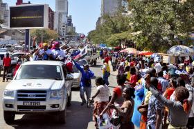 AFONSO DHLAKAMA DIZ QUE TROUXE A DEMOCRACIA A MOÇAMBIQUE COM CHEGADA A MAPUTO